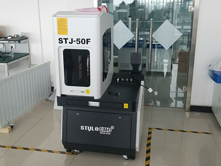 業(yè)余愛好適用于小型企業(yè)、家庭商店的光纖激光雕刻機