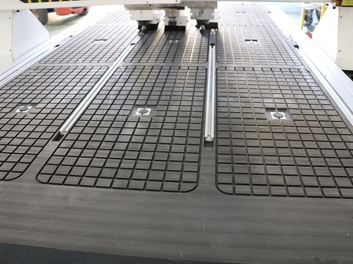 出售三軸數(shù)控木材銑削和切割機