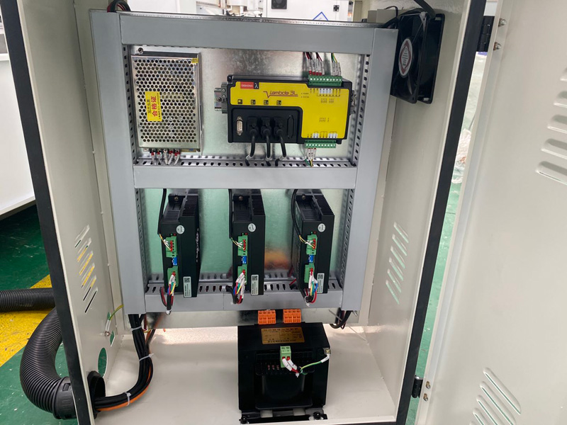 用于金屬銑削、雕刻和鉆孔的數控銑床