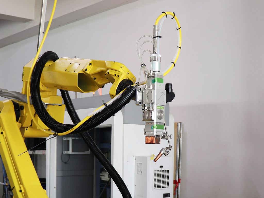 全自動智能 3D 工業激光焊接機器人出售