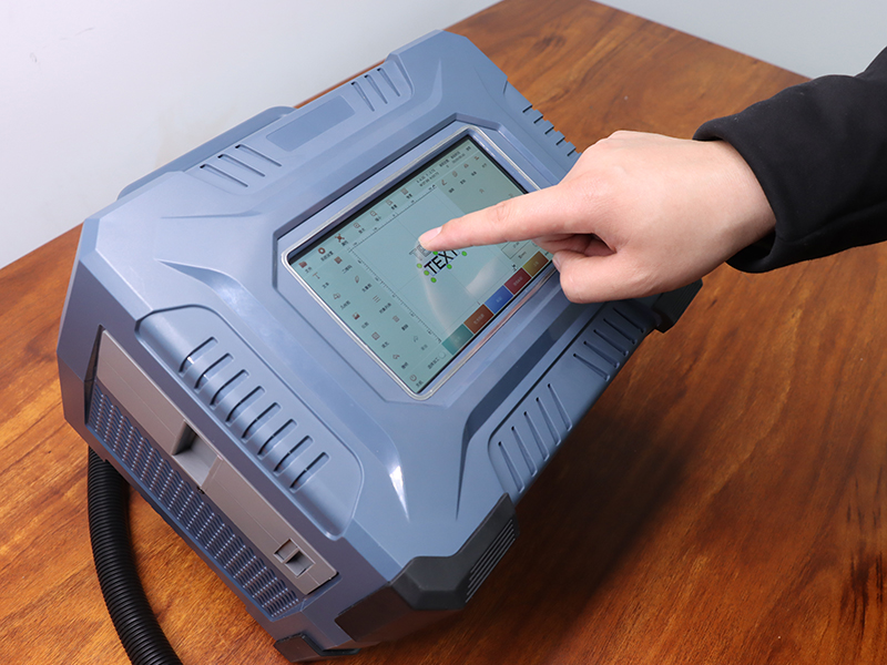 電池供電的便攜式手持光纖激光雕刻機(jī)