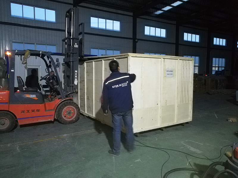 數(shù)控等離子管切割機包裝