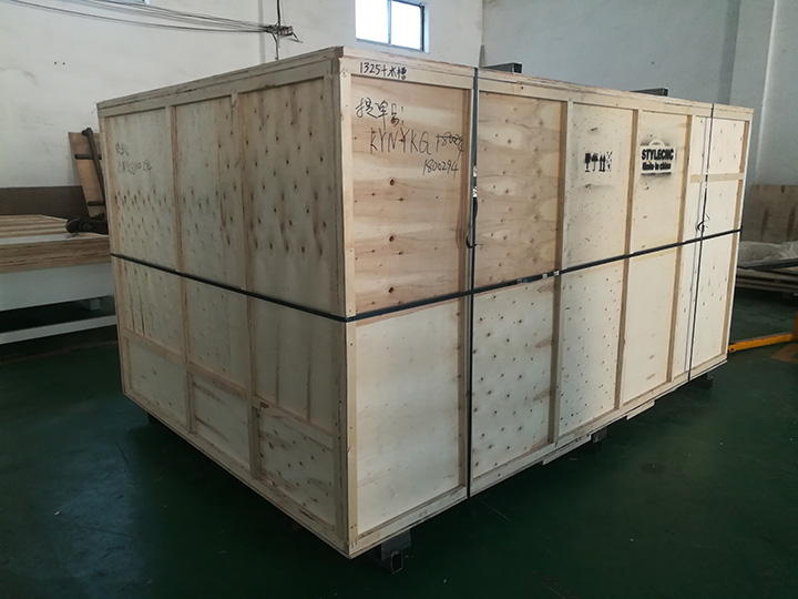 1325數(shù)控雕刻機與四軸旋轉(zhuǎn)工作臺的包裝