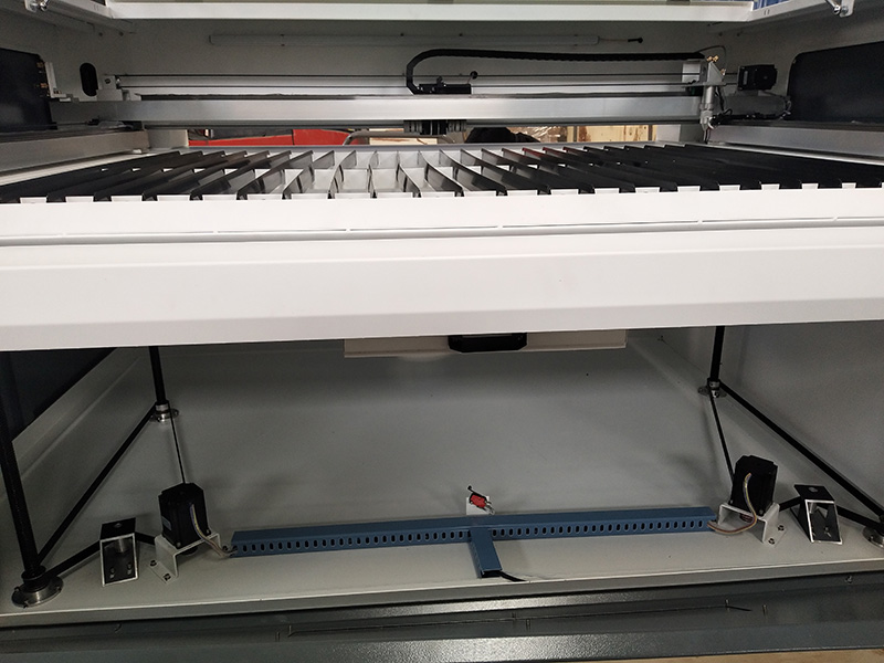 旋轉 CO2 激光雕刻機上下工作臺