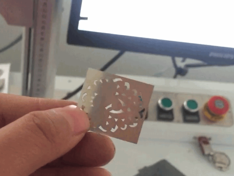 30W 光纖激光打標機 0.5mm 長條切割