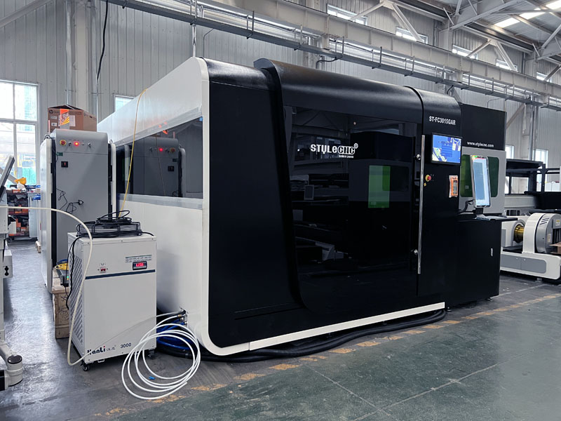 金屬板材、管材兩用光纖激光切割機