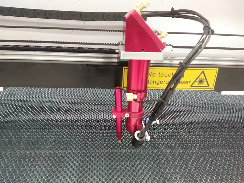 實(shí)惠價(jià)格 4x8 激光皮革切割機(jī)