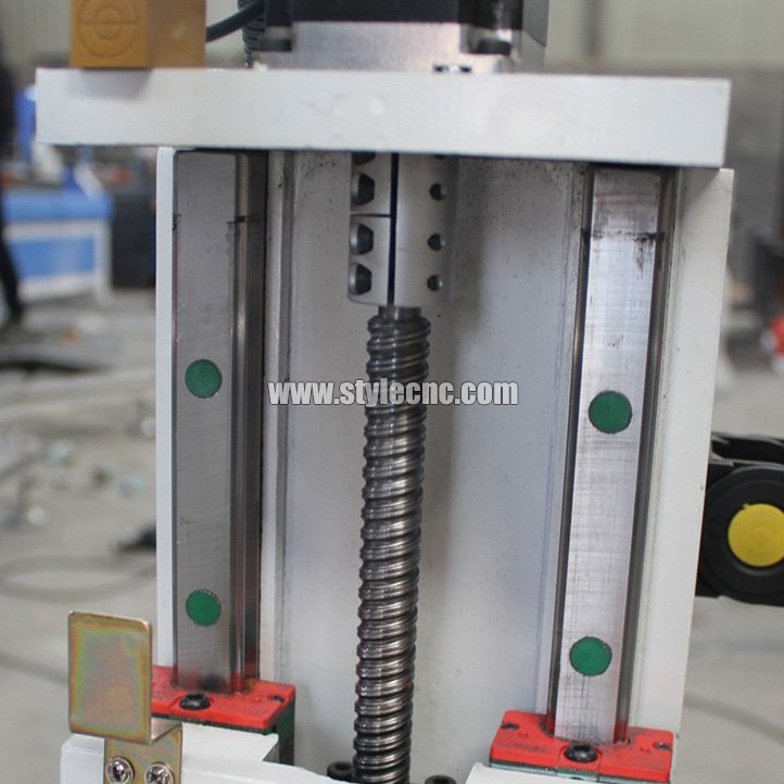 導(dǎo)軌和滾珠絲杠 導(dǎo)軌和滾珠絲杠