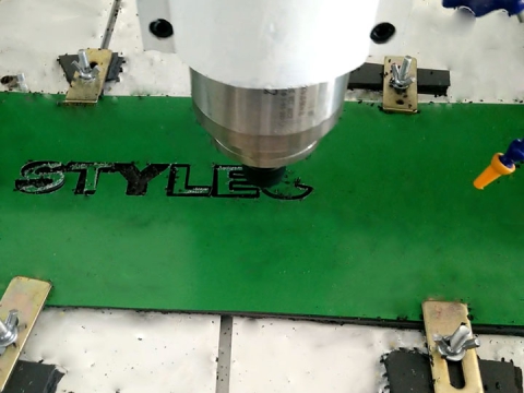 小型業余愛好數控銑床切割鋁板