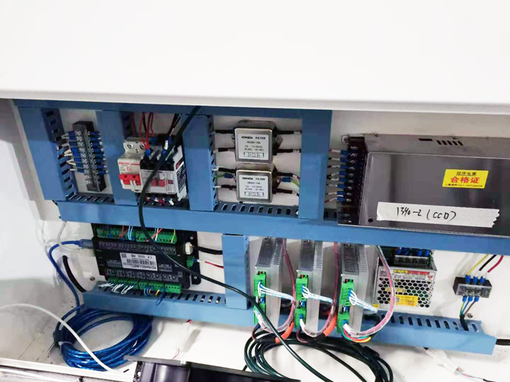 WIFI接收器 CCD 激光橡膠密封件切割機