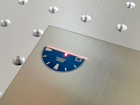 30W 帶自動(dòng)對焦系統(tǒng)的 MOPA 激光打標(biāo)機(jī) 30W 帶自動(dòng)對焦系統(tǒng)的 MOPA 激光打標(biāo)機(jī)