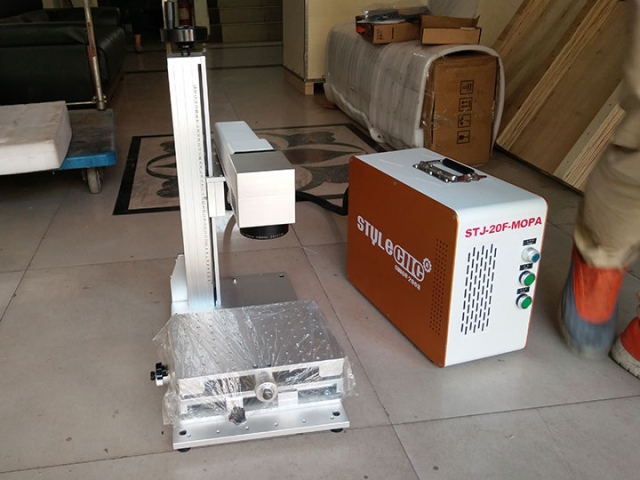 20W 美國(guó) MOPA 光纖激光雕刻機(jī)