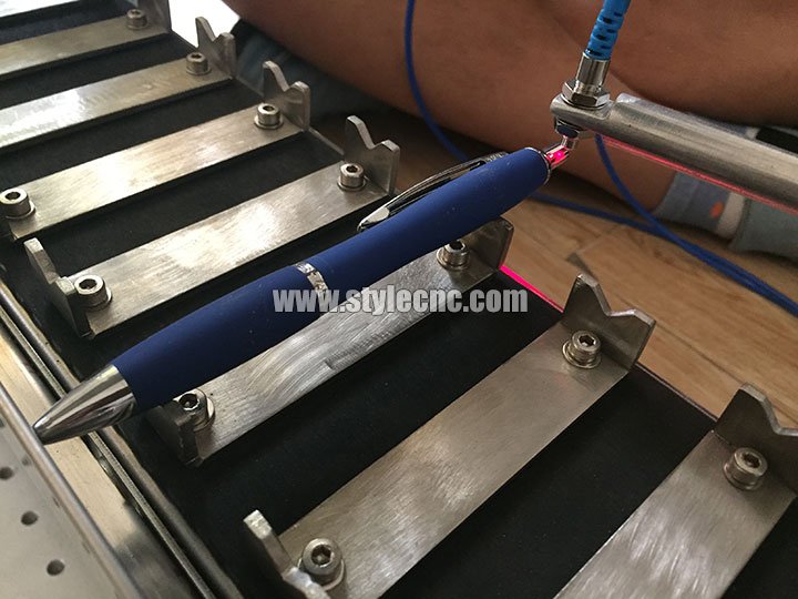 MOPA 激光打標機帶標記筆傳送帶 MOPA 激光打標機帶標記筆傳送帶