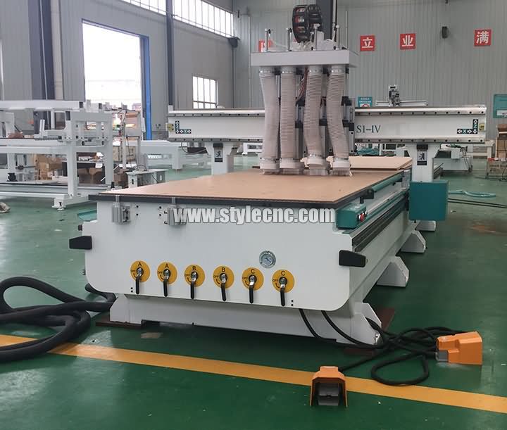 家具數控雕刻機(4主軸)發往卡塔爾 家具數控雕刻機(4主軸)發往卡塔爾