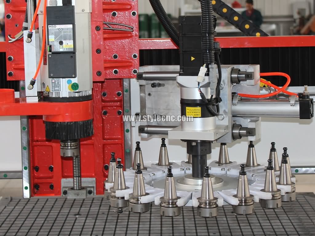 帶旋轉自動換刀裝置的移動工作臺數控雕刻機