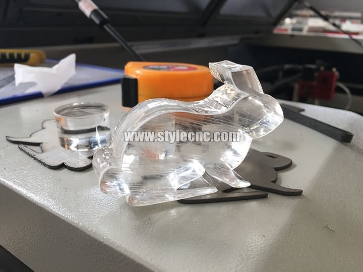 280W 混合激光切割機切割 25mm 亞克力標牌