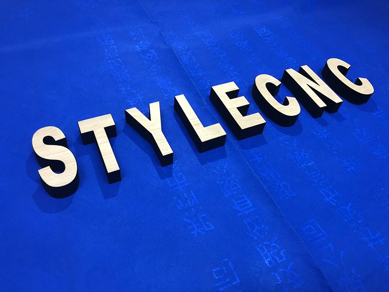 CO2 激光切割機用于 20mm 硬木字母切割項目