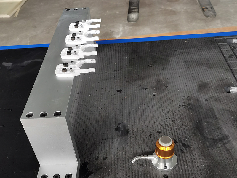 STG6090 帶第四旋轉軸的鋁合金臺式數控雕刻機