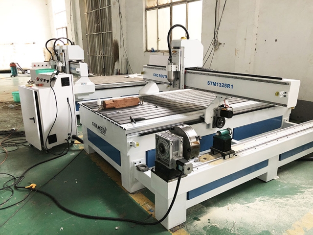 英國一款超棒的旋轉四軸數控雕刻機