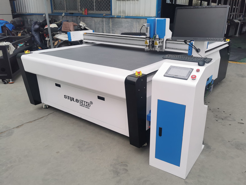 2025年最暢銷的自動數(shù)控紙板切割機(jī)