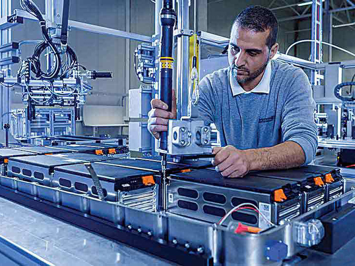 鋰離子電池制造中的高精度激光切割和焊接系統