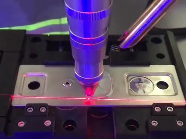 鋰離子電池制造中的高精度激光焊接系統