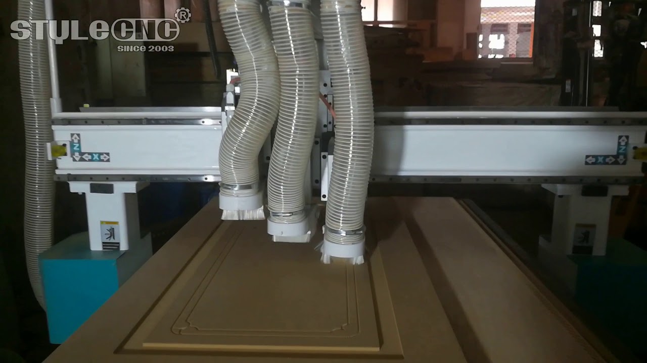 專業木門制造數控雕刻機,配備 3 個主軸 專業木門制造數控雕刻機,配備 3 個主軸