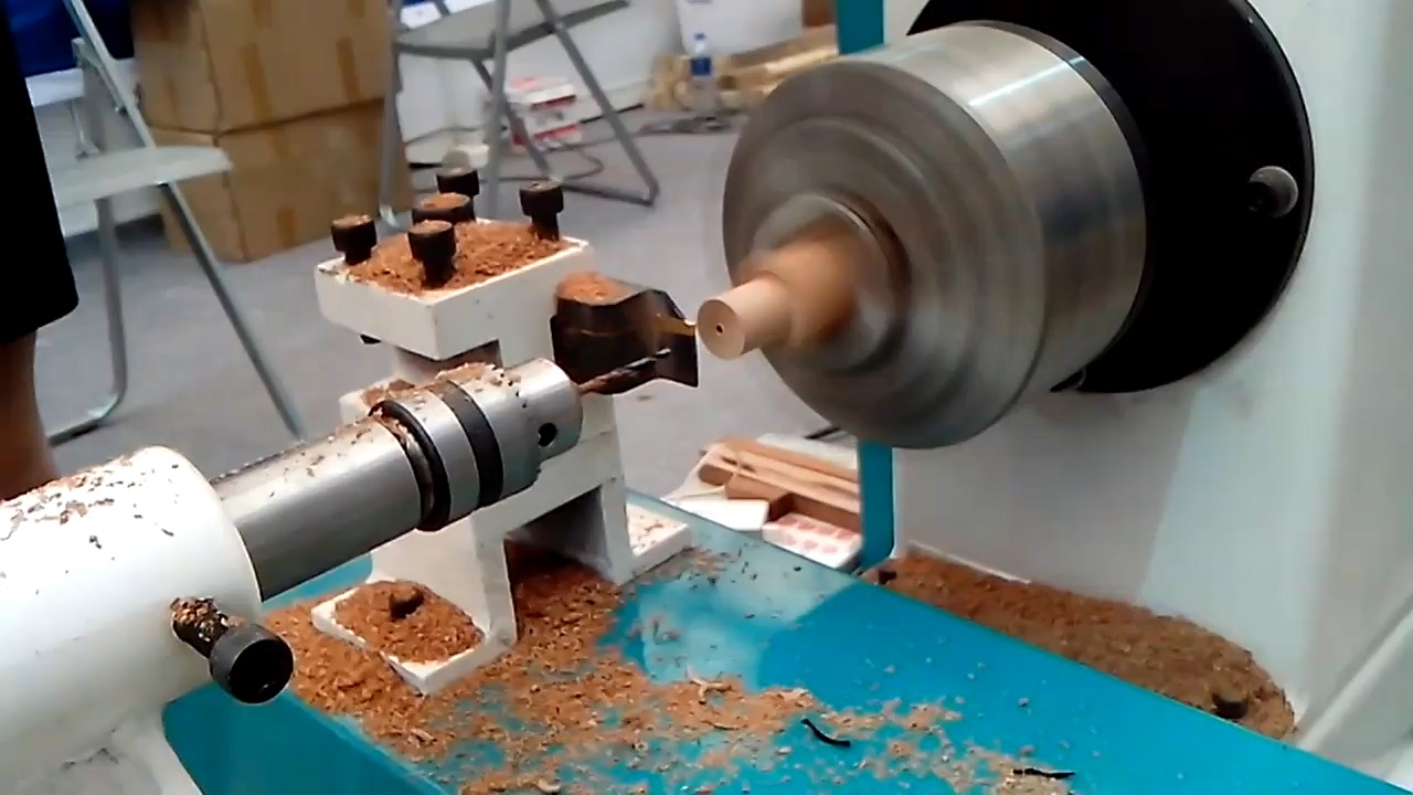 迷你臺(tái)式木工車床，適用于小型木制工藝品和藝術(shù)品