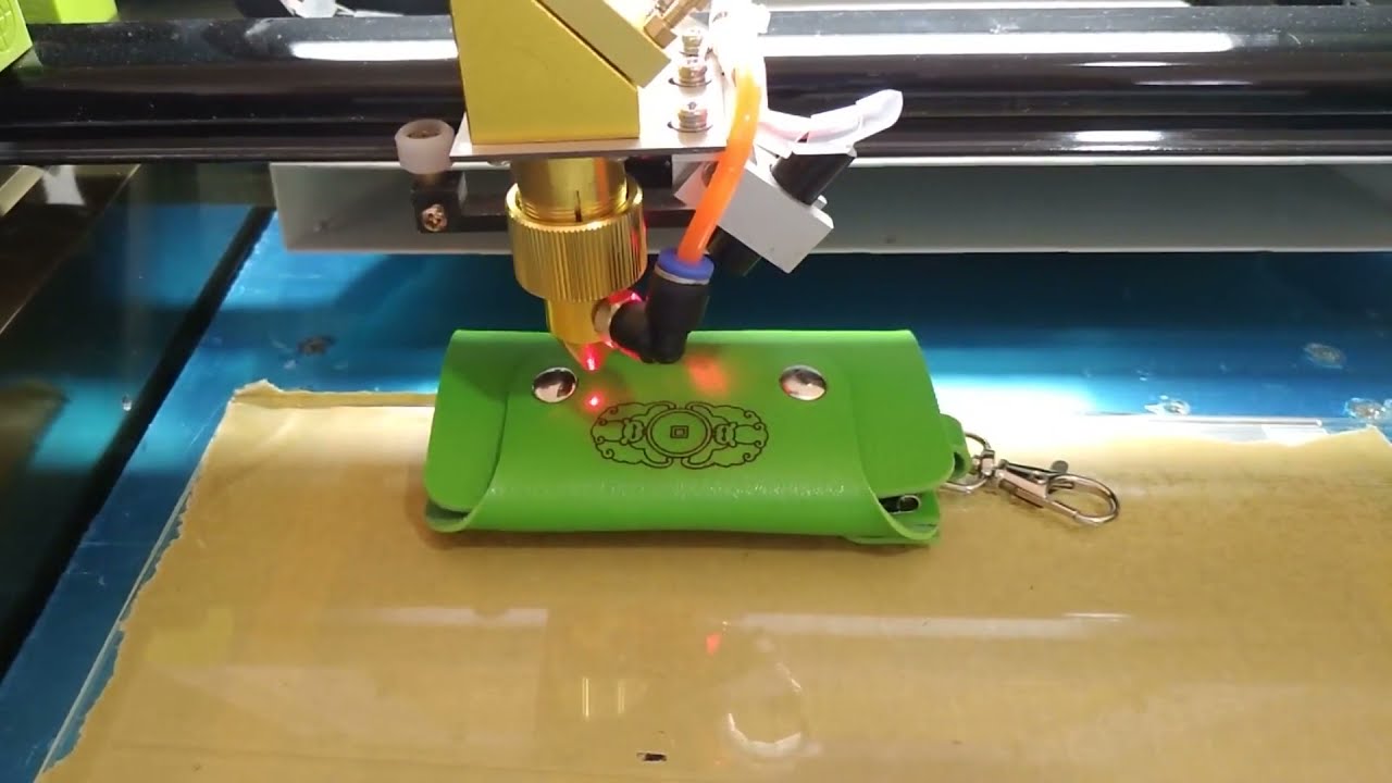 價格實惠的激光雕刻機，適用于皮革、織物、紙張、牛仔褲