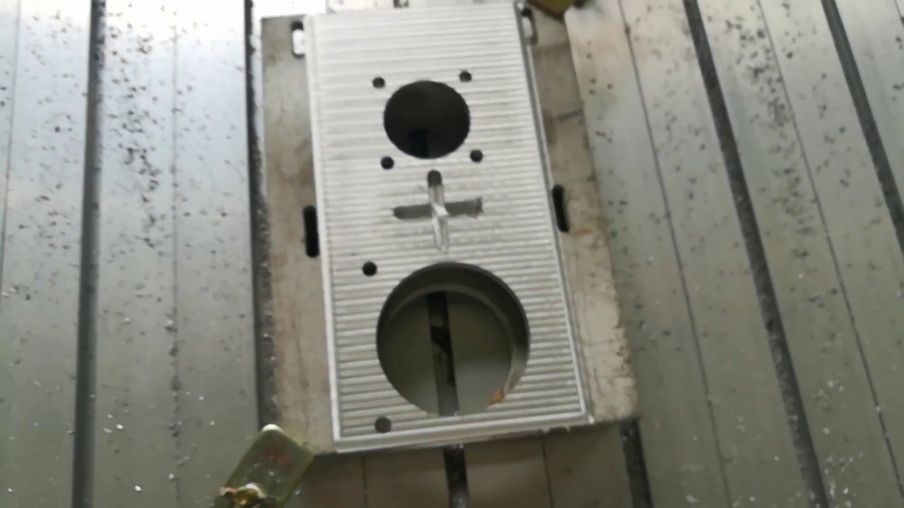 用于定制鋁加工部件的數(shù)控雕刻機(jī) 用于定制鋁加工部件的數(shù)控雕刻機(jī)